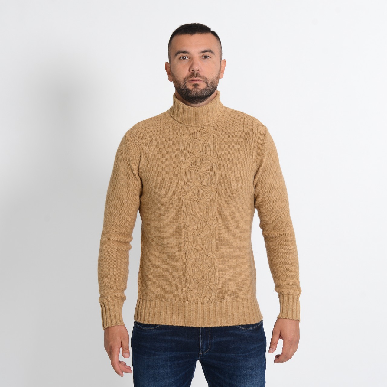 Maglia dolcevita con treccia